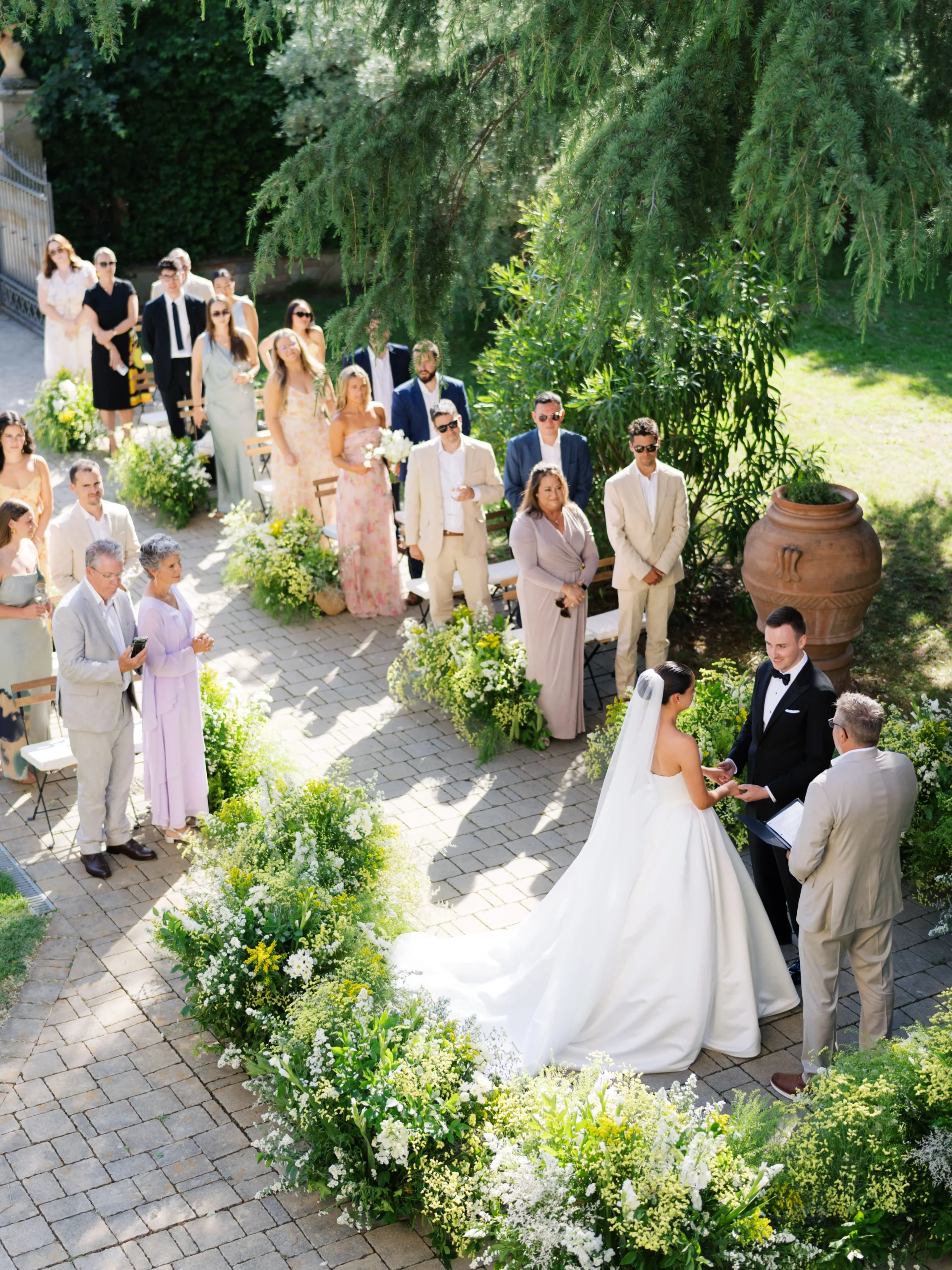 people looking a bride ad groom
