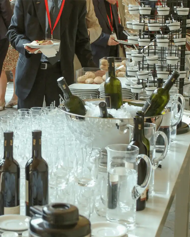 catering di bevande su un tavolo